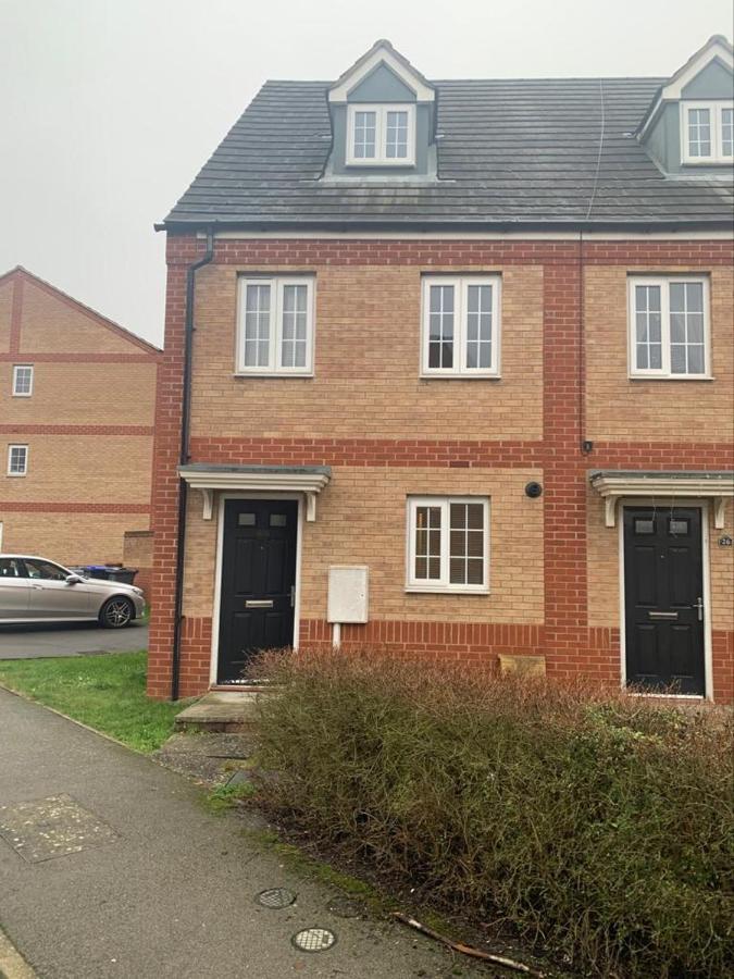 Turners Gardens Vila Northampton Exterior foto