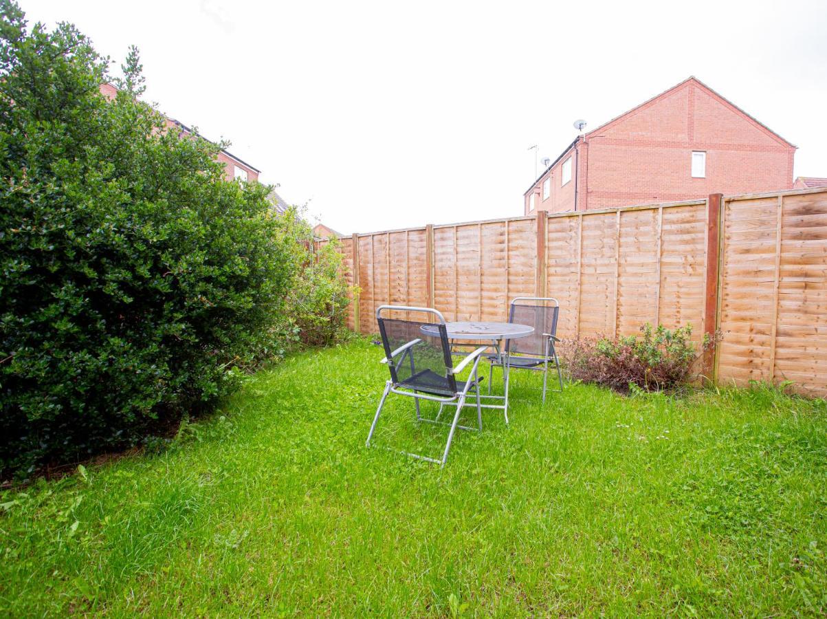Turners Gardens Vila Northampton Exterior foto